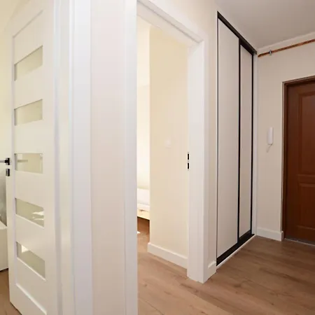 Spacious Victus With A Balcony Near The By Renters Διαμέρισμα